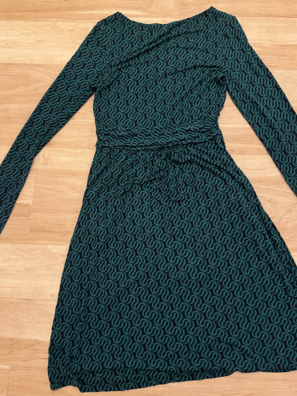 Boden Midi Dress Long Sleeve Green and Black Patterned with Pockets Size 2 - Picture 2 of 6